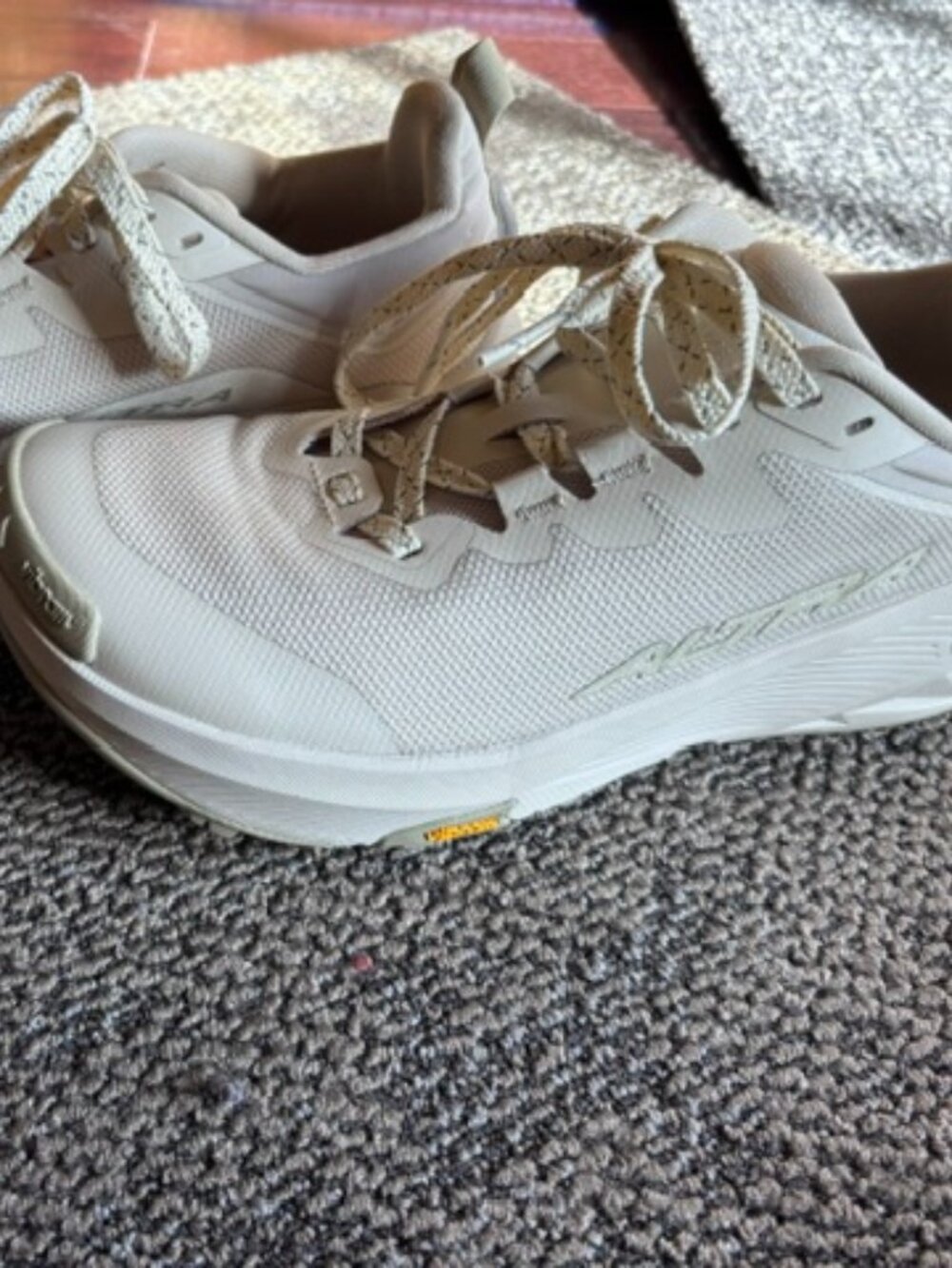 Altra Experience Wild 3+ women's size 8